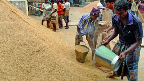 ঈদুল ফিতর উপলক্ষে দুস্থদের জন্য এক লাখ ৩৩০ টন ভিজিএফের চাল বরাদ্দ দিয়েছে সরকার। 